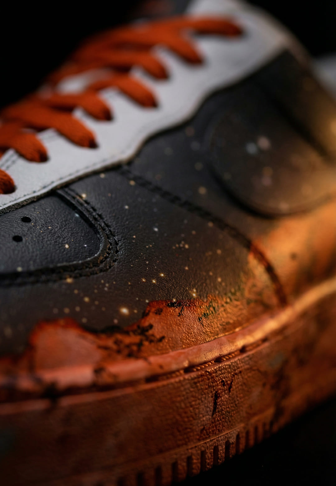 Детализация кожи и росписи Musk Be On Mars