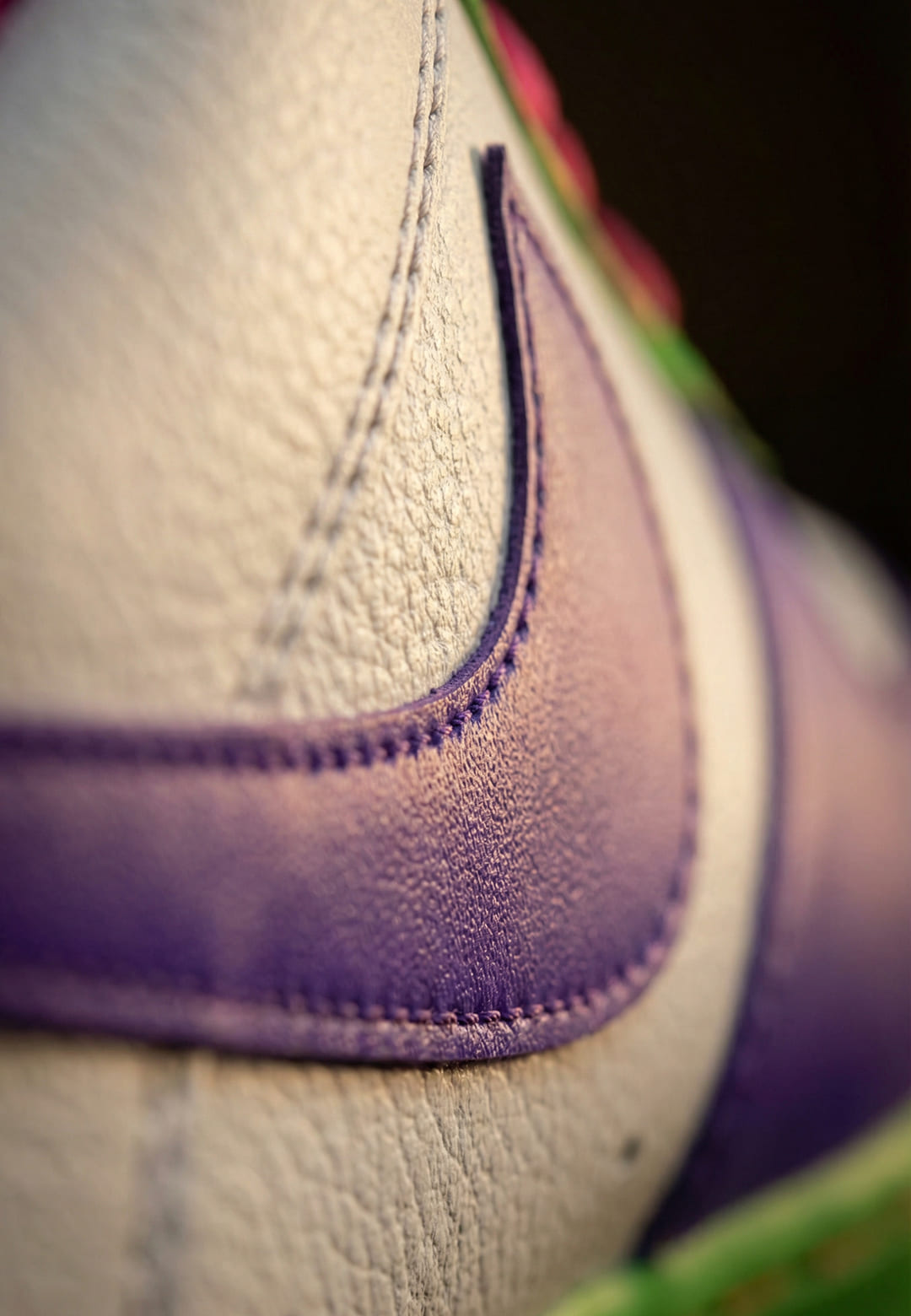 Детализация кожи Nike Air Force Splash