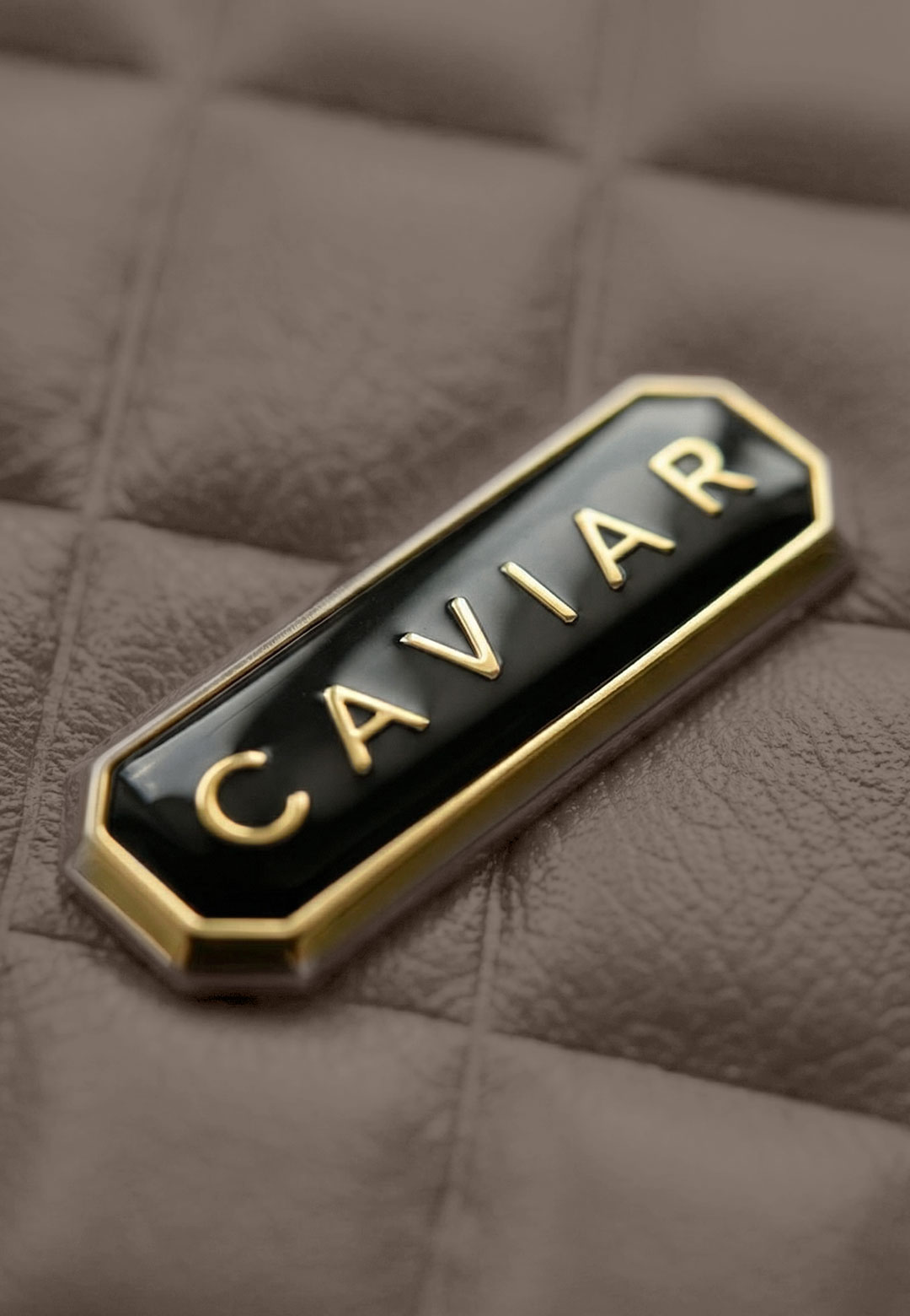 Логотип из эмали Latte