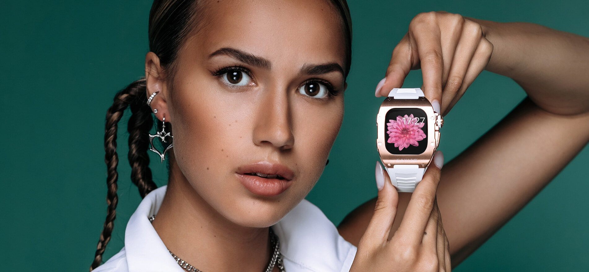 Алина Загитова продемонстрировала Apple Watch в люксовых кейсах Caviar