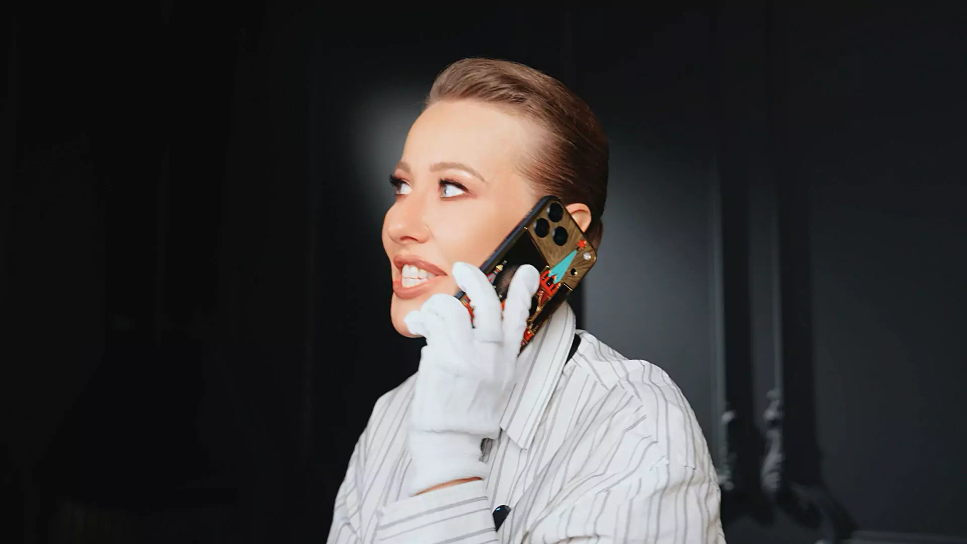 Ксения Собчак назвала лимитированную модель "Москва" от Caviar лучшим патриотическим подарком